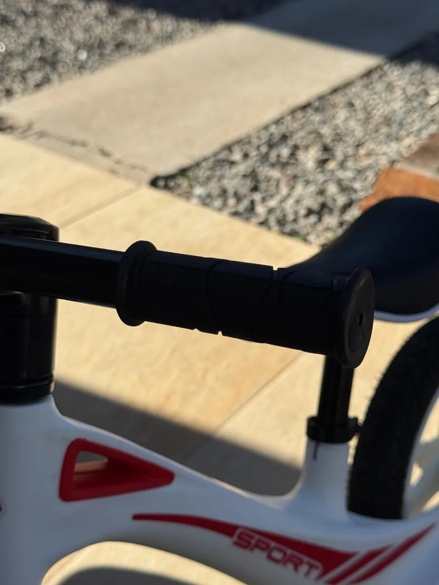 Bicicleta de Equilibrio Infantil Sin Pedales con Cubiertas de Aire – Rosa