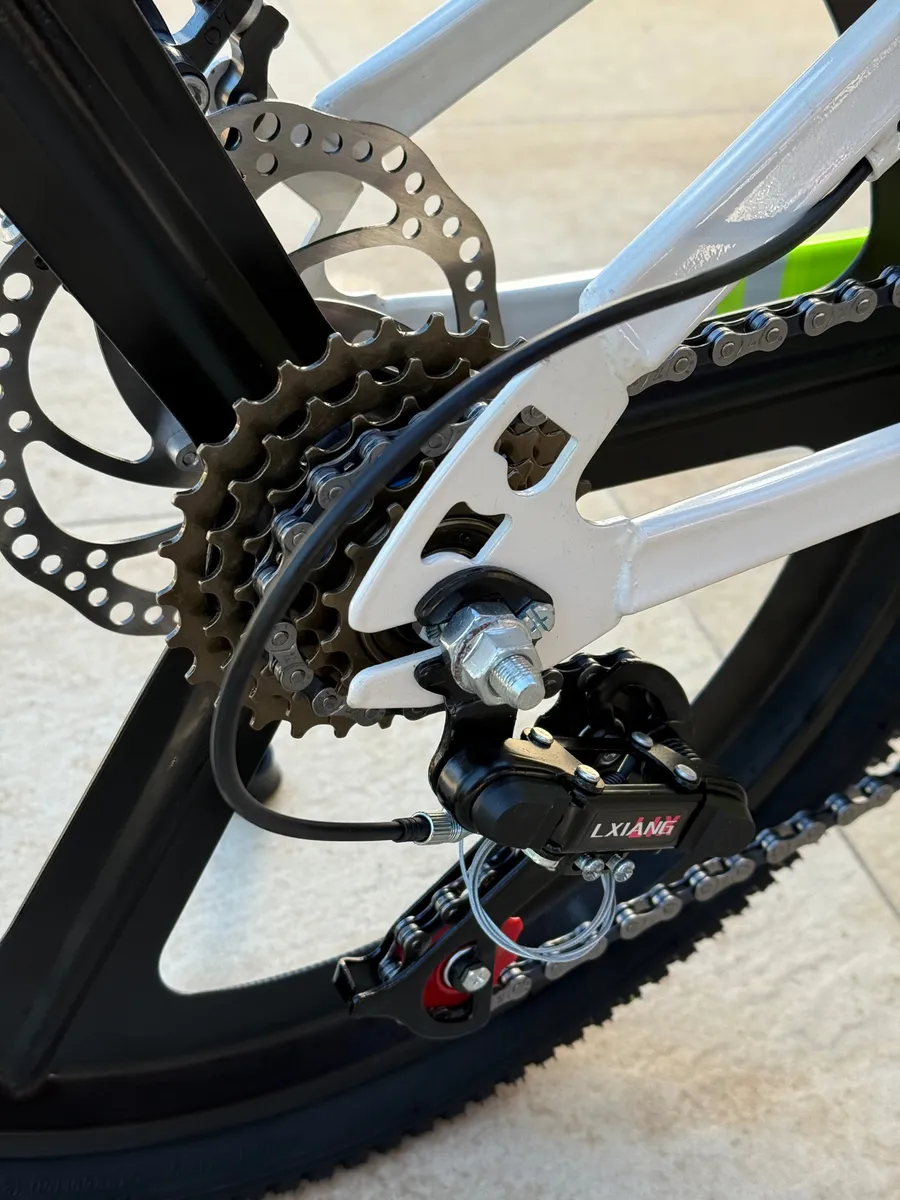 Bicicleta de Montaña Rodado 20 – 7 Cambios Shimano + Frenos de Disco – Gris