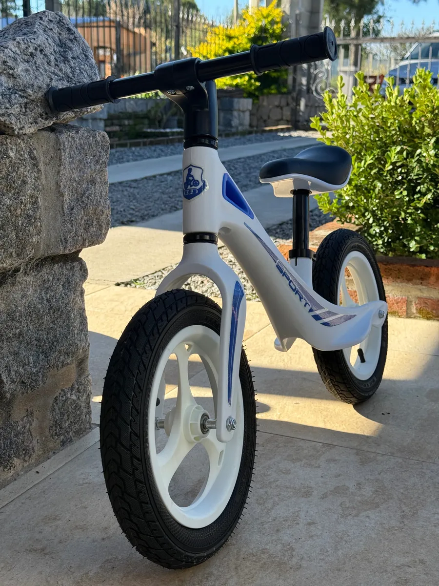 Bicicleta de Equilibrio Infantil Sin Pedales con Cubiertas de Aire – Azul