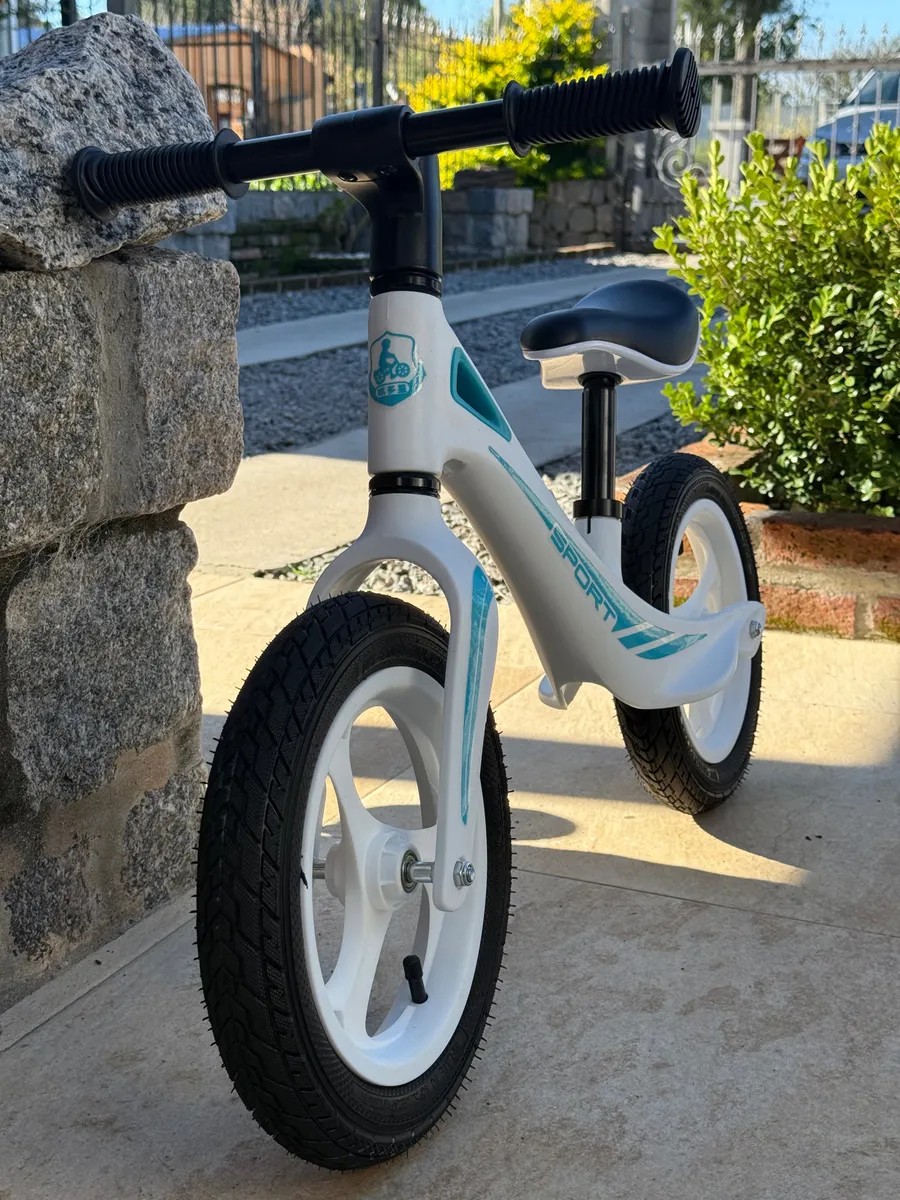 Bicicleta de Equilibrio Infantil Sin Pedales con Cubiertas de Aire – Celeste